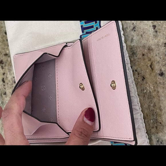 New Tory Burch Emerson 💘 wallet - Picture 3 of 7